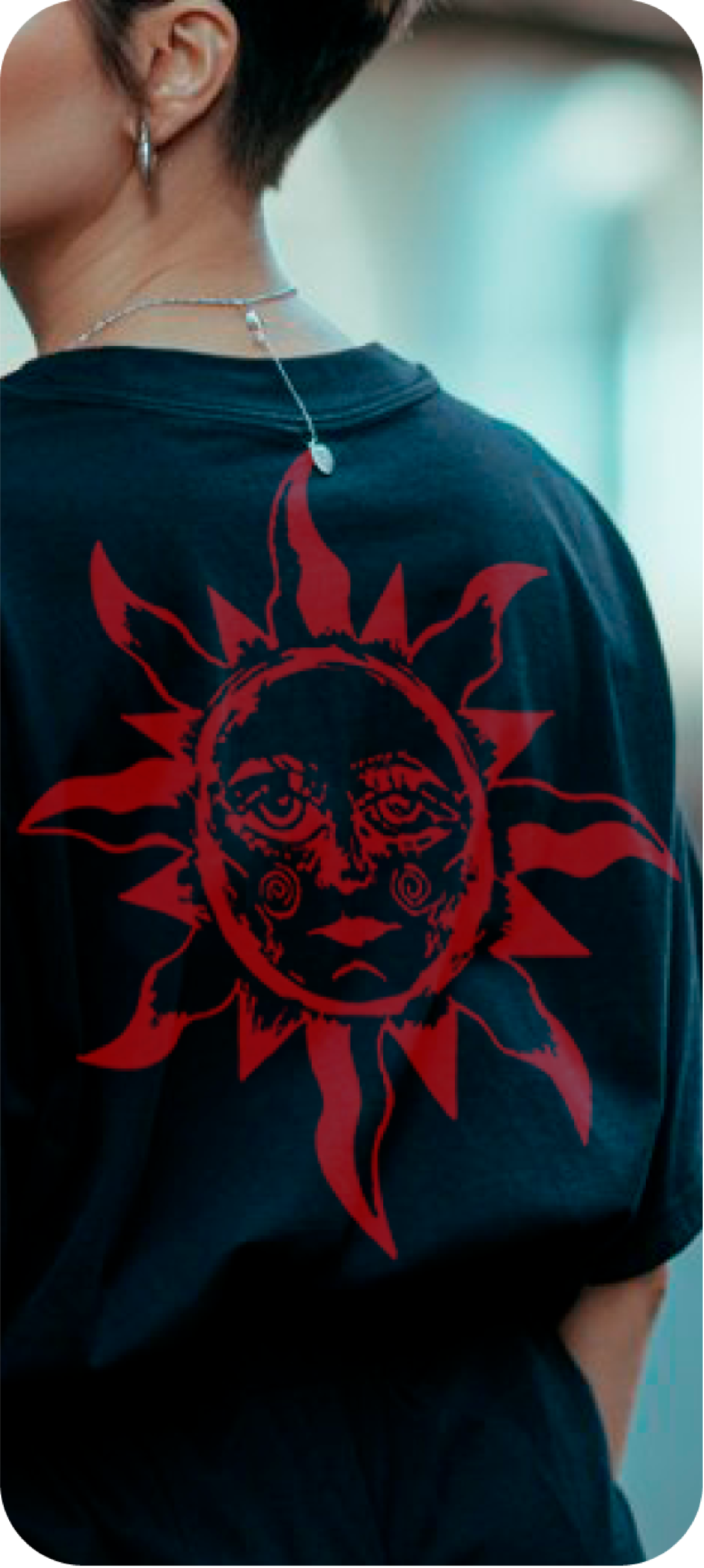 Merch de Cianasoff con un sol rojo